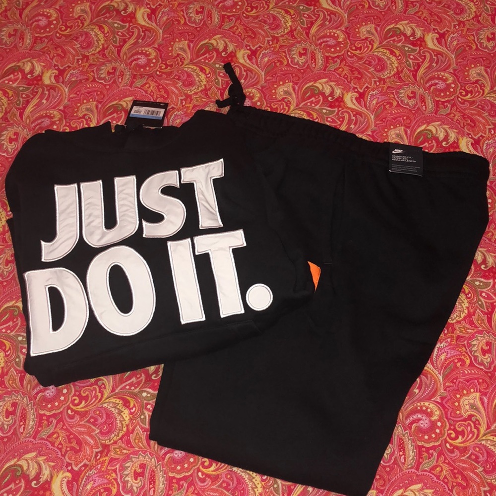 New Nike Jogging Suit